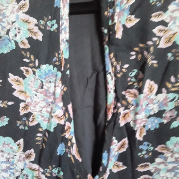 Adorable Long Sleeve Mini Floral Volcom Dress Size Medium - Picture 5 of 10